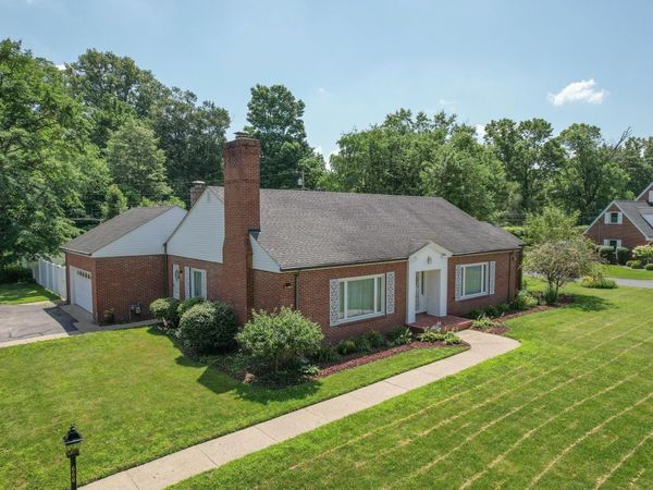 660 East Drive, Seymour, IN 47274