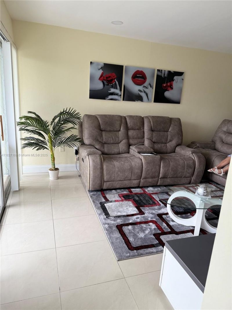 9365 Fontainebleau, Unit E236, Miami, FL 33172 Photo