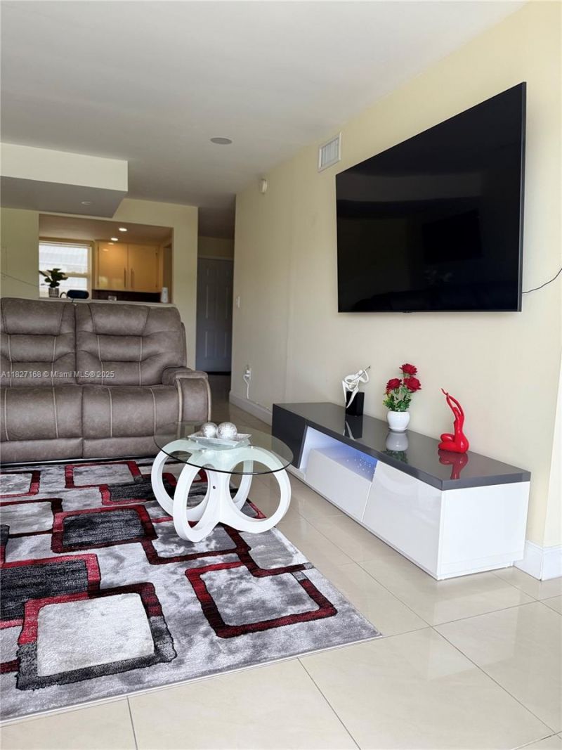 9365 Fontainebleau, Unit E236, Miami, FL 33172 Photo