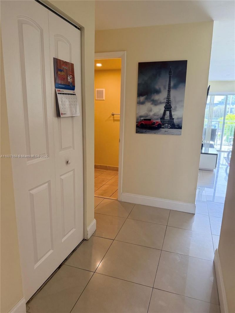 9365 Fontainebleau, Unit E236, Miami, FL 33172 Photo