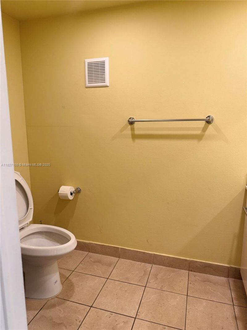 9365 Fontainebleau, Unit E236, Miami, FL 33172 Photo