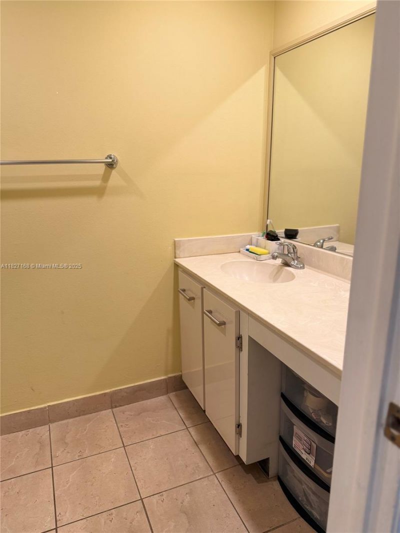 9365 Fontainebleau, Unit E236, Miami, FL 33172 Photo