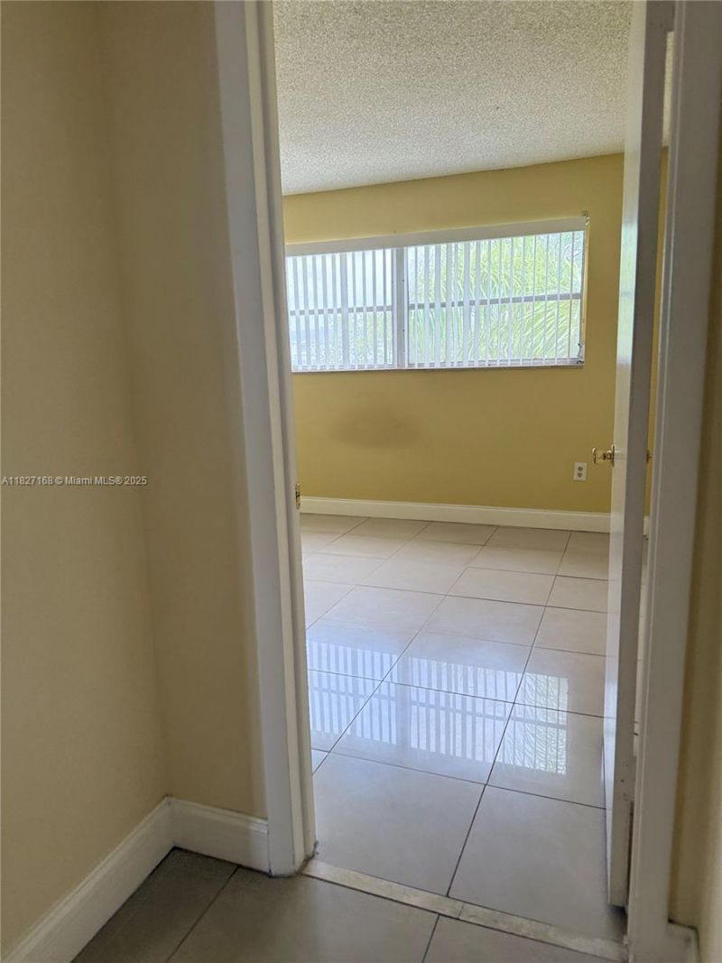 9365 Fontainebleau, Unit E236, Miami, FL 33172 Photo