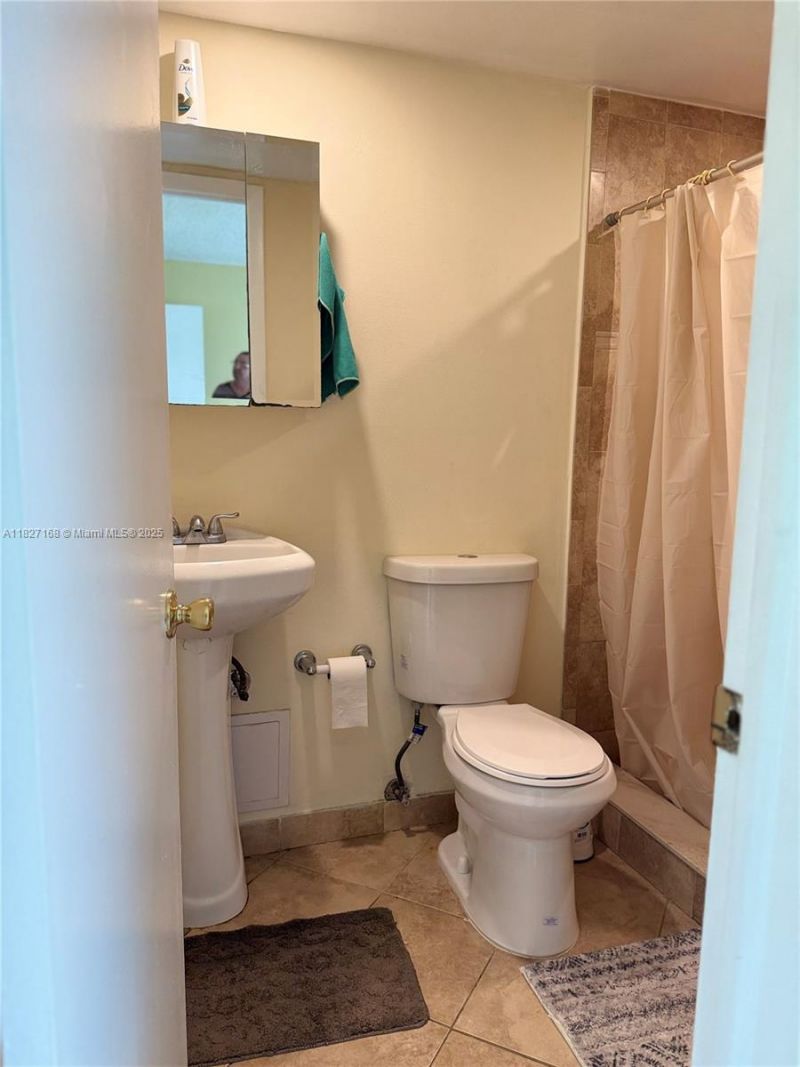 9365 Fontainebleau, Unit E236, Miami, FL 33172 Photo