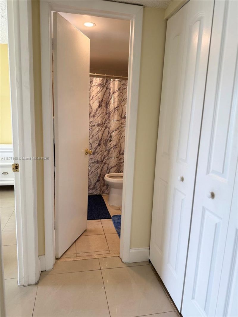 9365 Fontainebleau, Unit E236, Miami, FL 33172 Photo