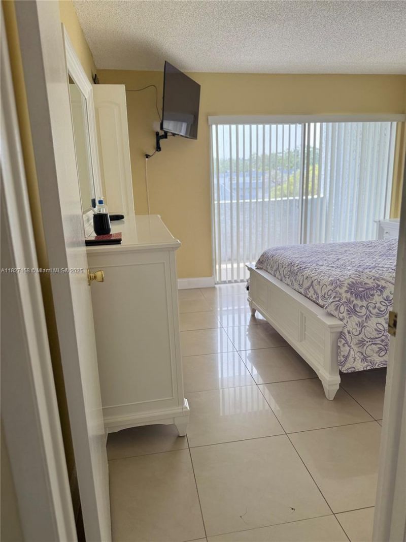 9365 Fontainebleau, Unit E236, Miami, FL 33172 Photo