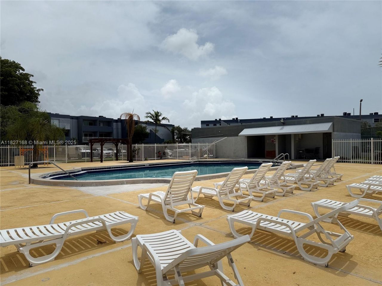 9365 Fontainebleau, Unit E236, Miami, FL 33172 Photo