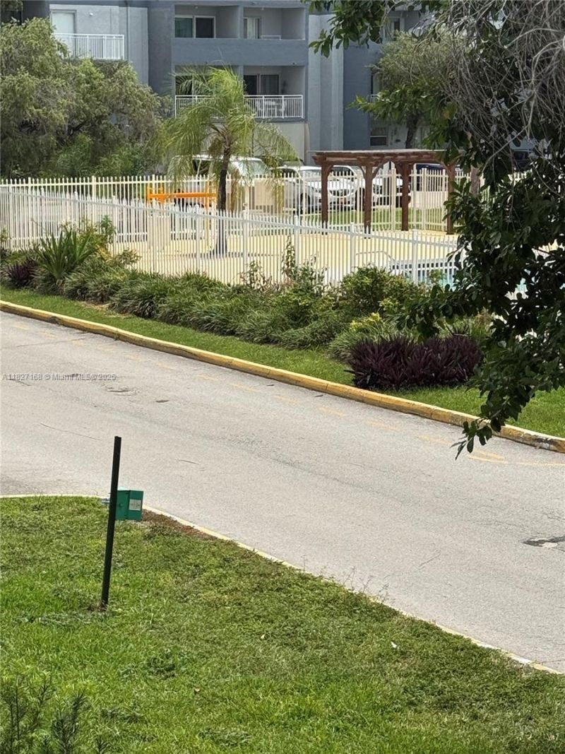 9365 Fontainebleau, Unit E236, Miami, FL 33172 Photo