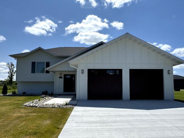 516 Washington Street SE, Warroad, MN 56763