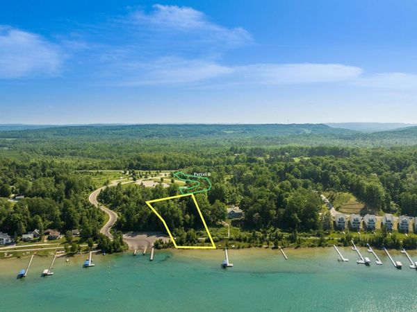 5543 Crystal Lane, Frankfort, MI 49635