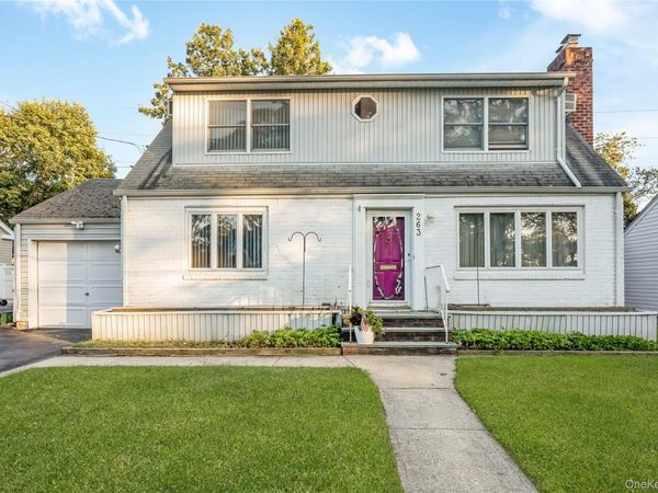 263 Foster Avenue, Malverne, NY 11565