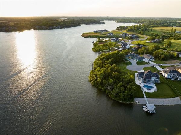 12 Omaha Circle, Lake Winnebago, MO 64034