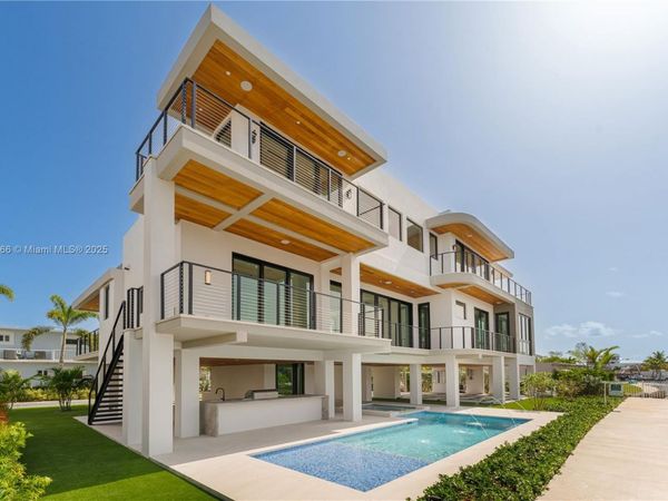 301 Buttonwood Cir #A, Key Largo, FL 33037