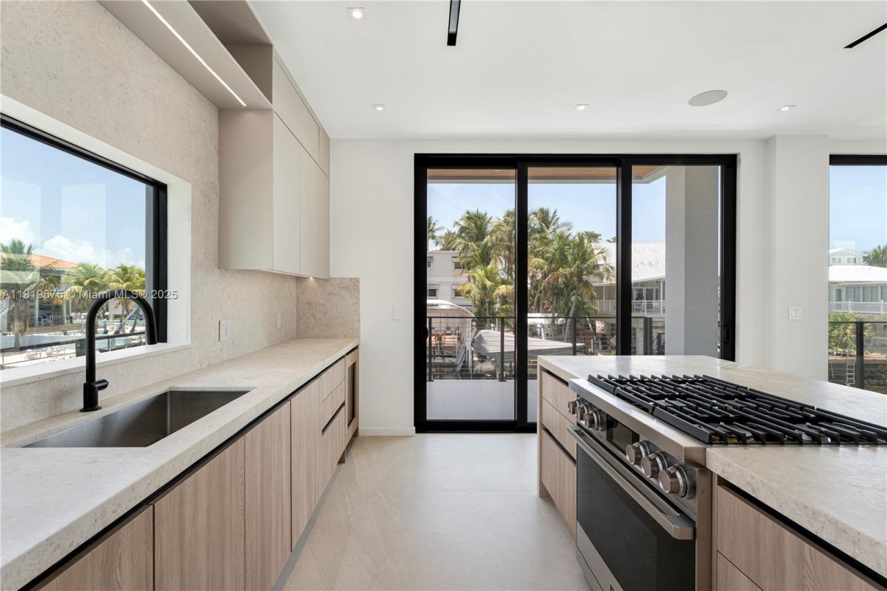 301 Buttonwood Cir #b, Key Largo, FL 33037 Photo