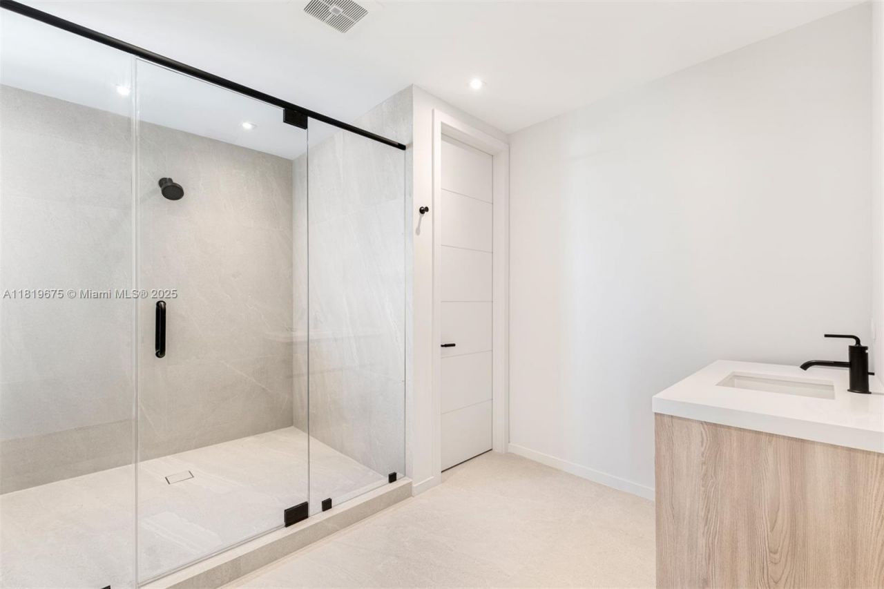 301 Buttonwood Cir #b, Key Largo, FL 33037 Photo