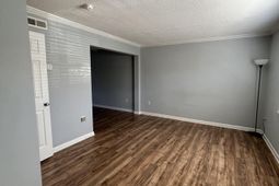 415 Parkdale Drive photo 4