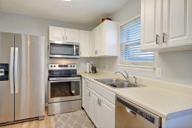 415 Parkdale Drive Photo 4