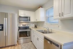 415 Parkdale Drive photo 4