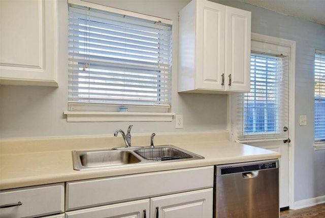 415 Parkdale Drive Photo 5