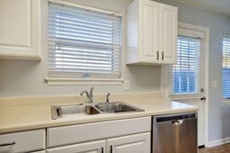 415 Parkdale Drive photo 4