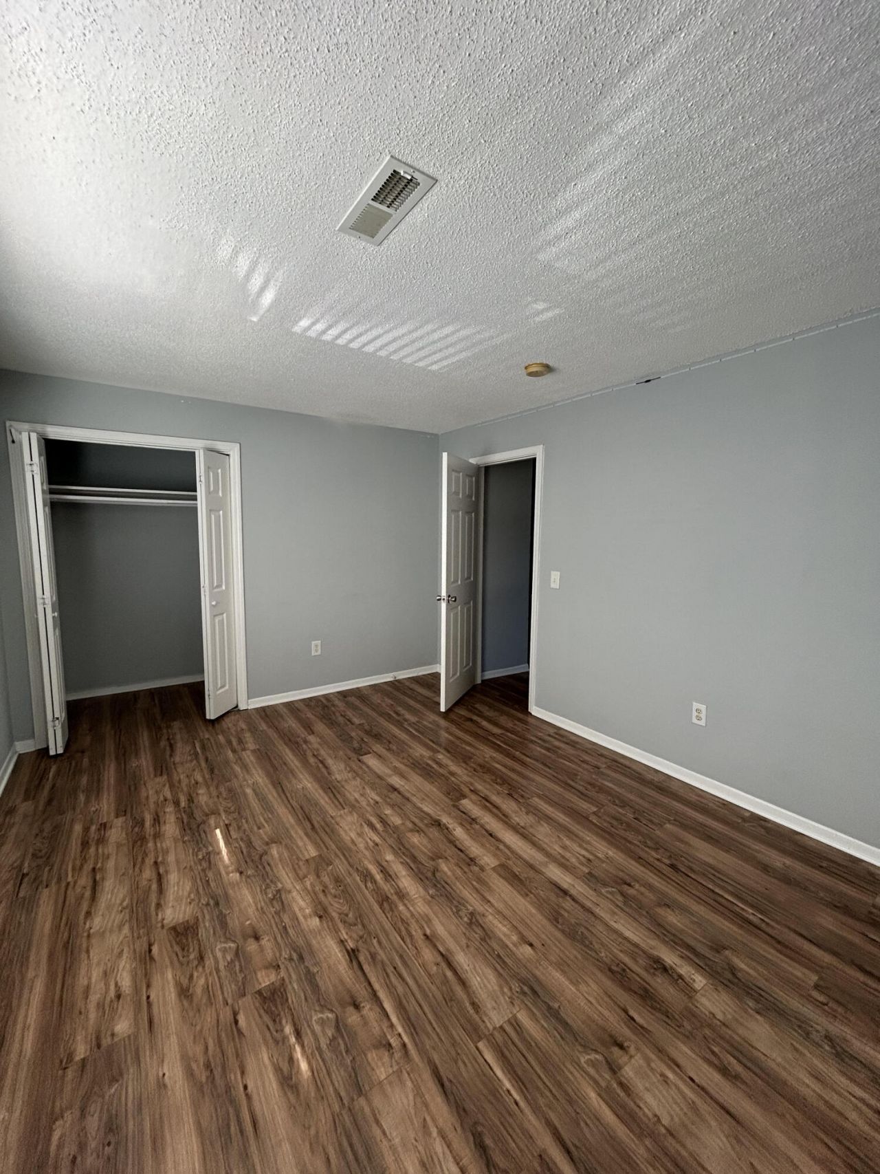 415 Parkdale Drive Photo 6