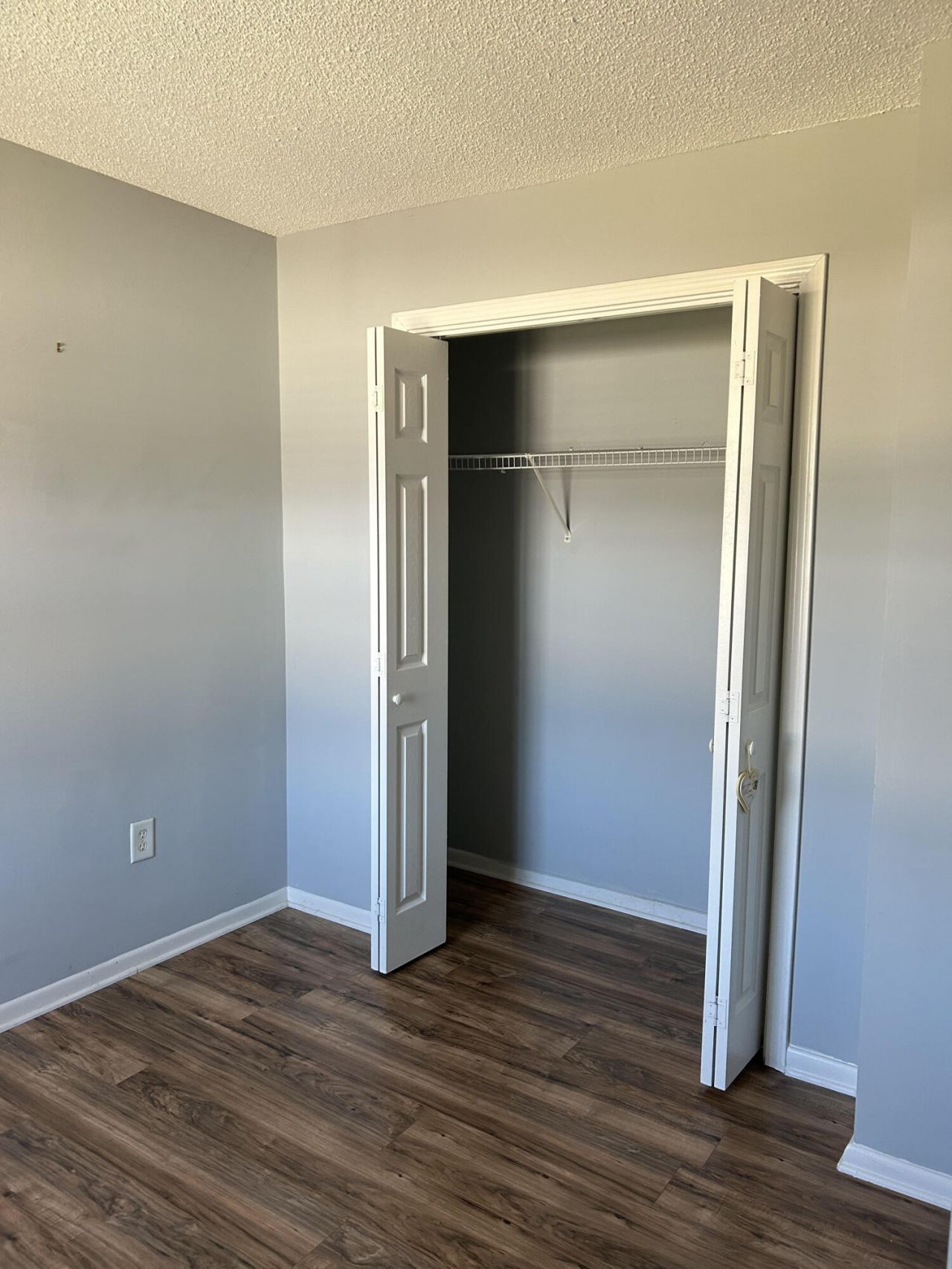 415 Parkdale Drive Photo 7