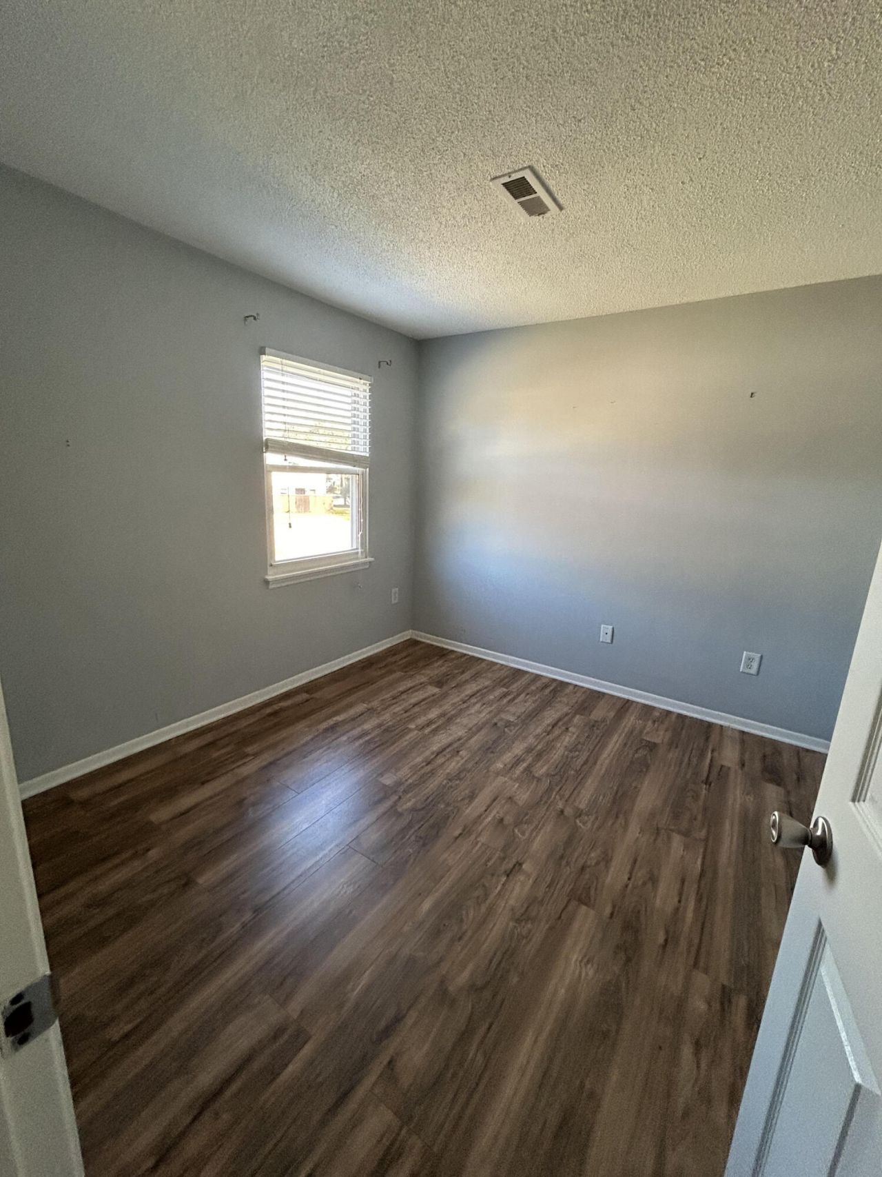 415 Parkdale Drive Photo 8