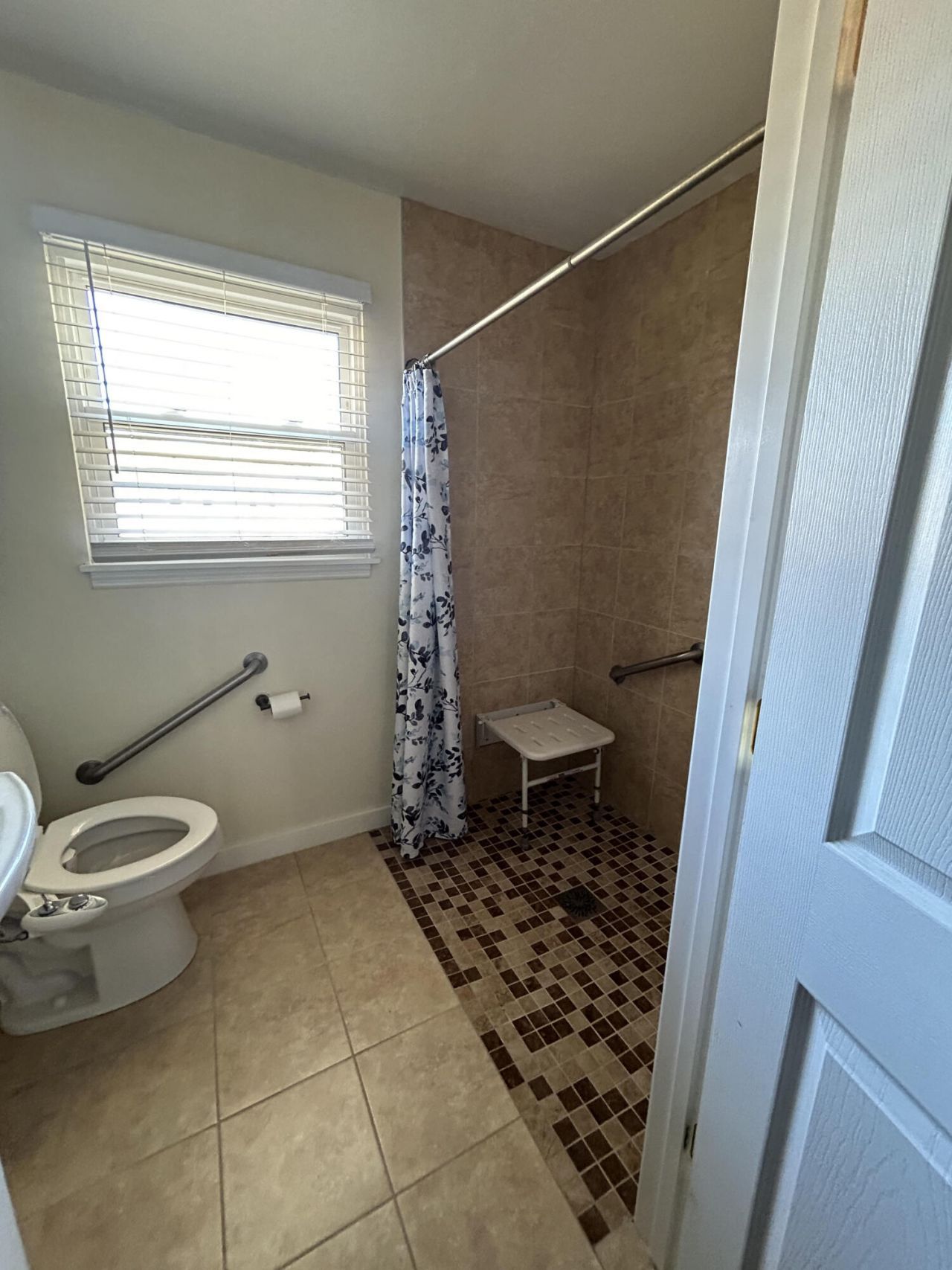 415 Parkdale Drive Photo 9