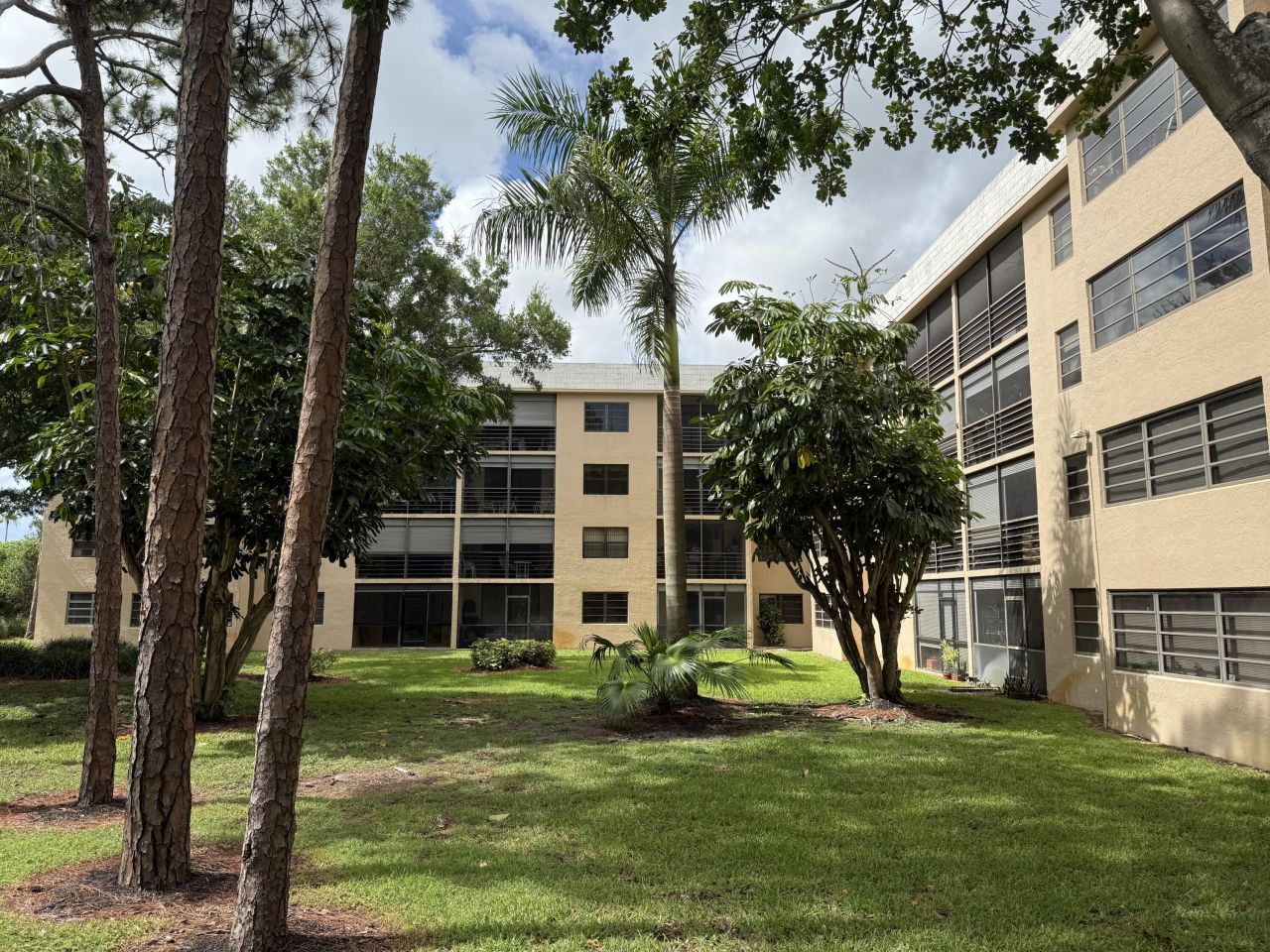 4760 Lucerne Lakes Boulevard, Unit 206, Lake Worth, FL 33467 Photo