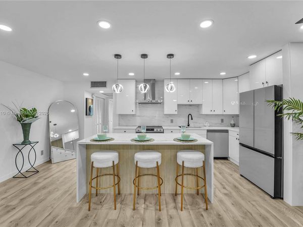 2905 Victoria Pl, Unit D2, Coconut Creek, FL 33066