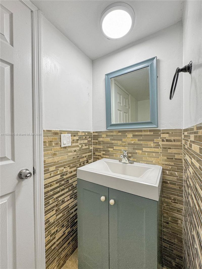 8103 SW 24th St, North Lauderdale, FL 33068 Photo