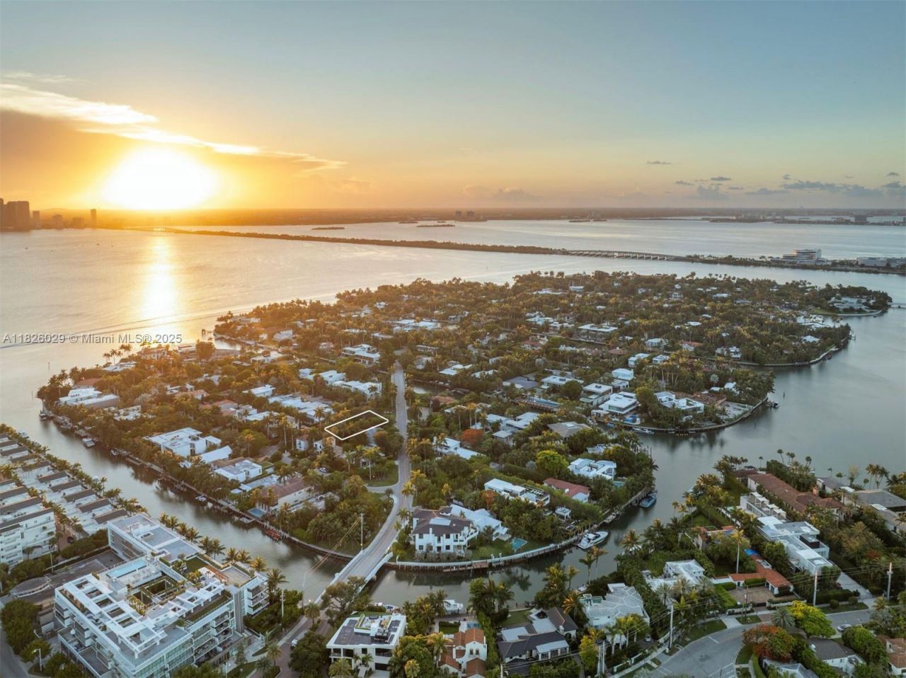 2121 Regatta Ave, Miami Beach, FL 33140 Photo