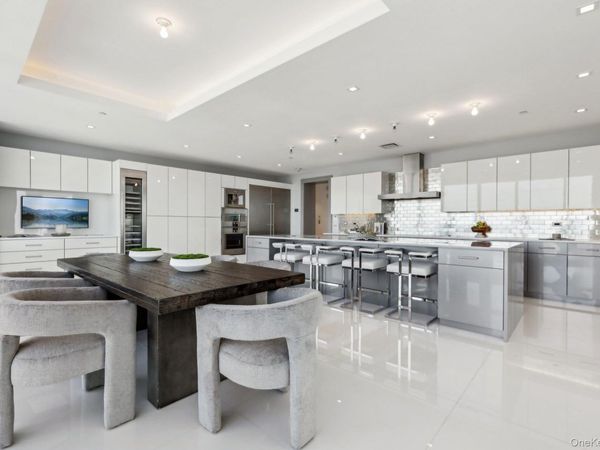 5 Renaissance Square, Unit PH41C, White Plains, NY 10601