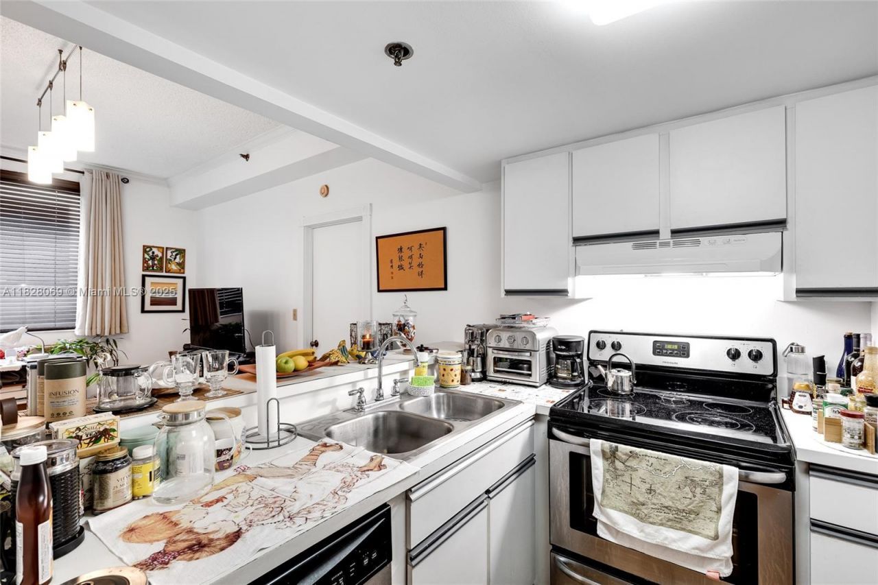 540 Brickell Key Dr, Unit 210, Miami, FL 33131 Photo