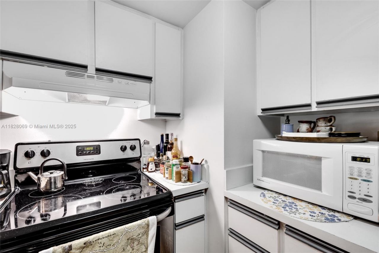 540 Brickell Key Dr, Unit 210, Miami, FL 33131 Photo