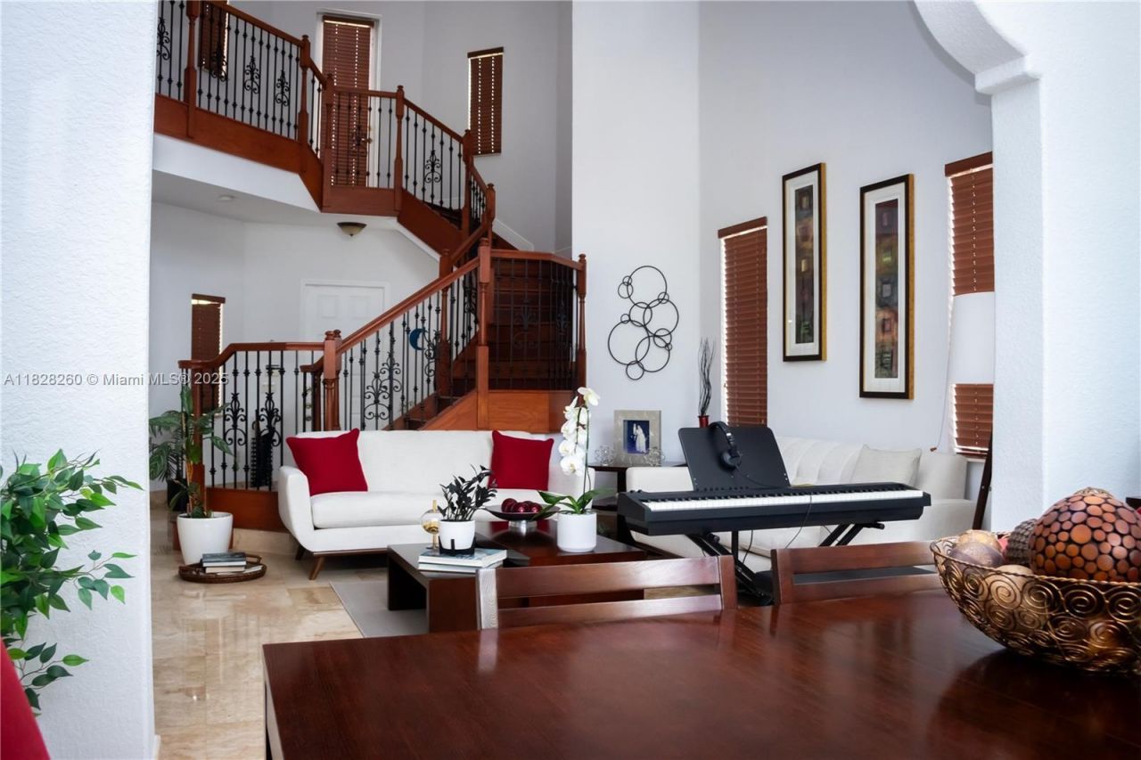 11153 NW 71st Ter, Doral, FL 33178 Photo