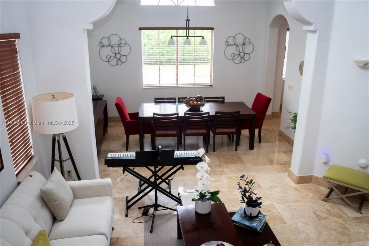 11153 NW 71st Ter, Doral, FL 33178 Photo