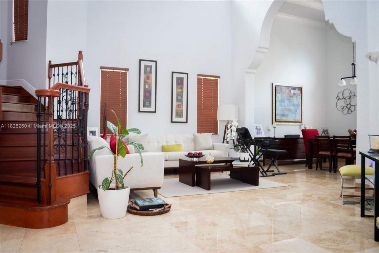 11153 NW 71st Ter, Doral, FL 33178 Photo