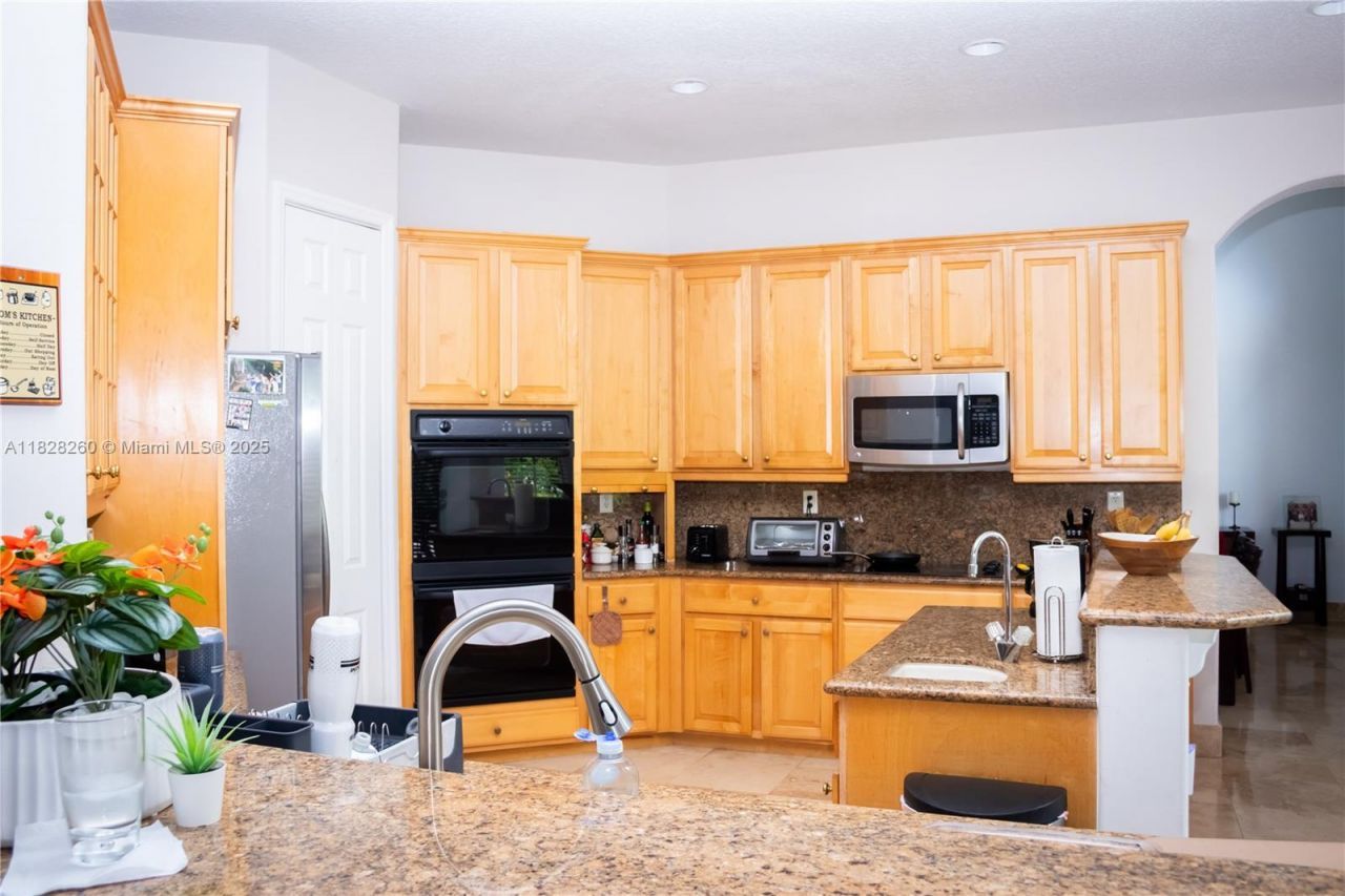 11153 NW 71st Ter, Doral, FL 33178 Photo