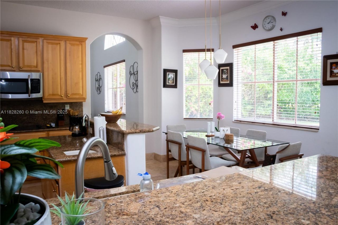 11153 NW 71st Ter, Doral, FL 33178 Photo