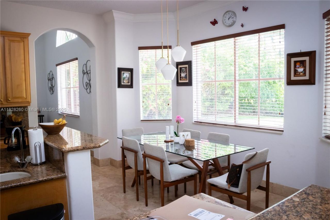 11153 NW 71st Ter, Doral, FL 33178 Photo