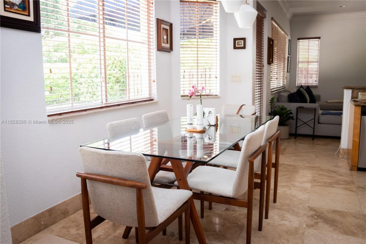 11153 NW 71st Ter, Doral, FL 33178 Photo