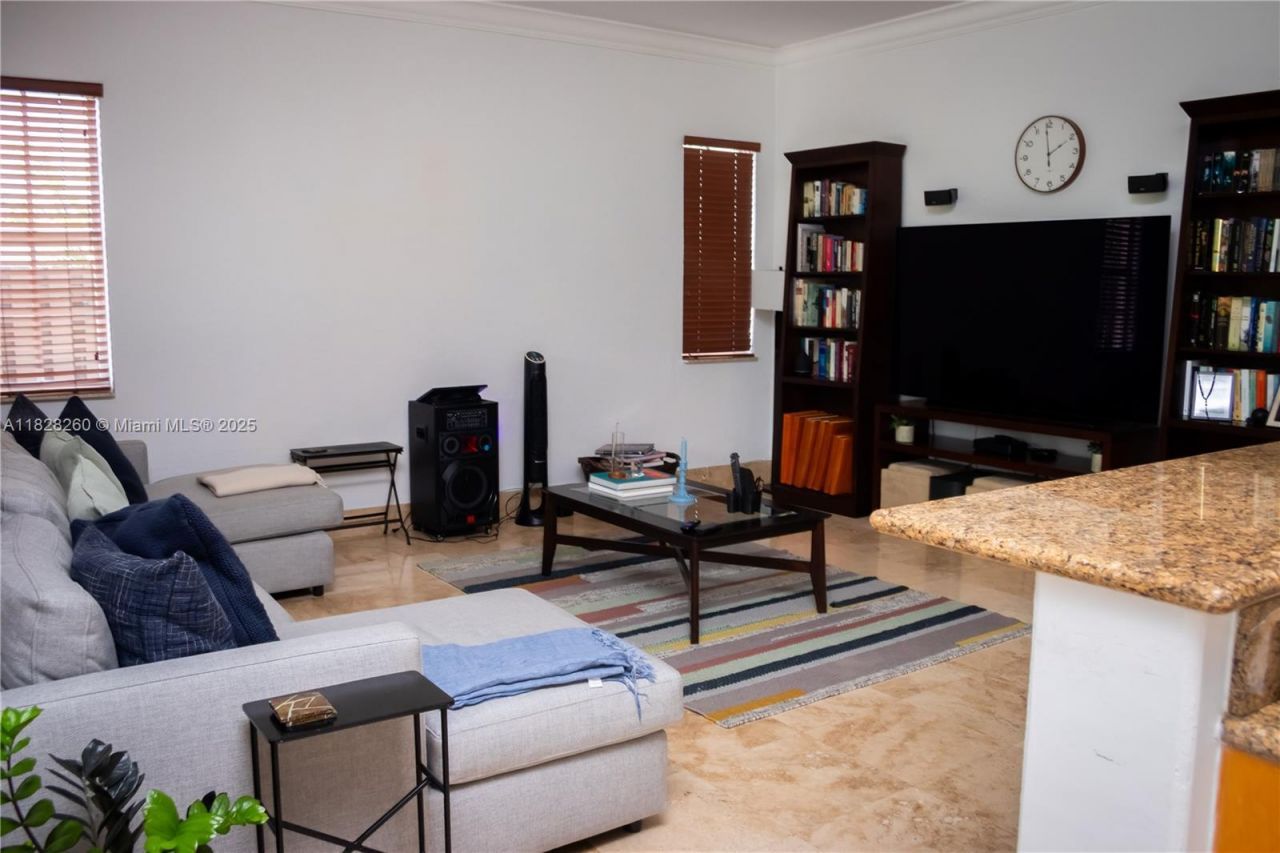 11153 NW 71st Ter, Doral, FL 33178 Photo