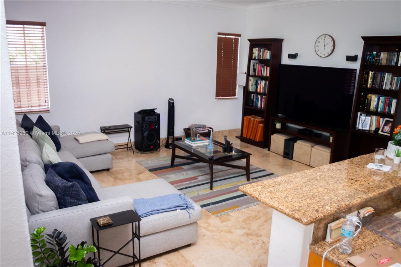 11153 NW 71st Ter, Doral, FL 33178 Photo