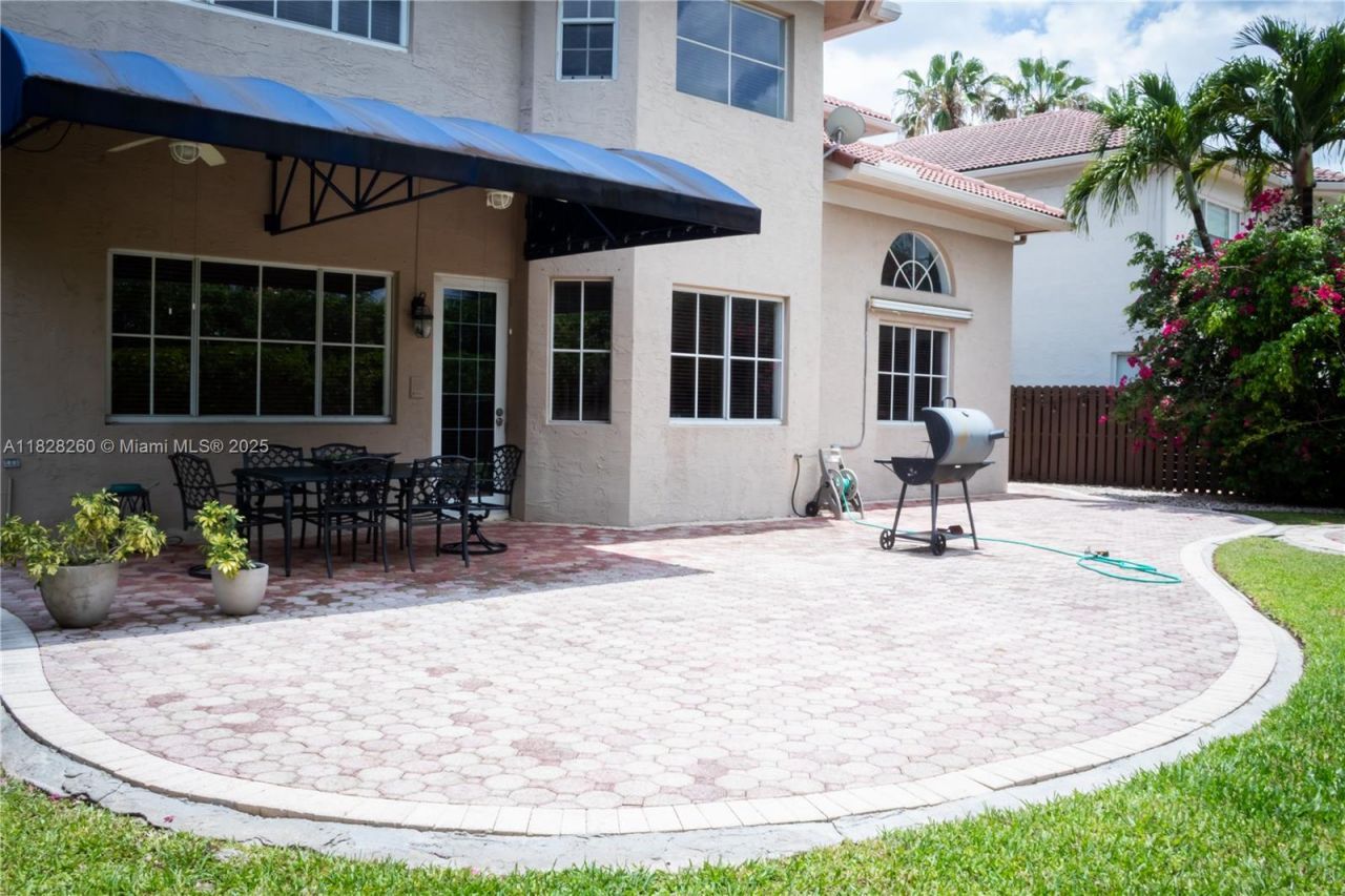 11153 NW 71st Ter, Doral, FL 33178 Photo