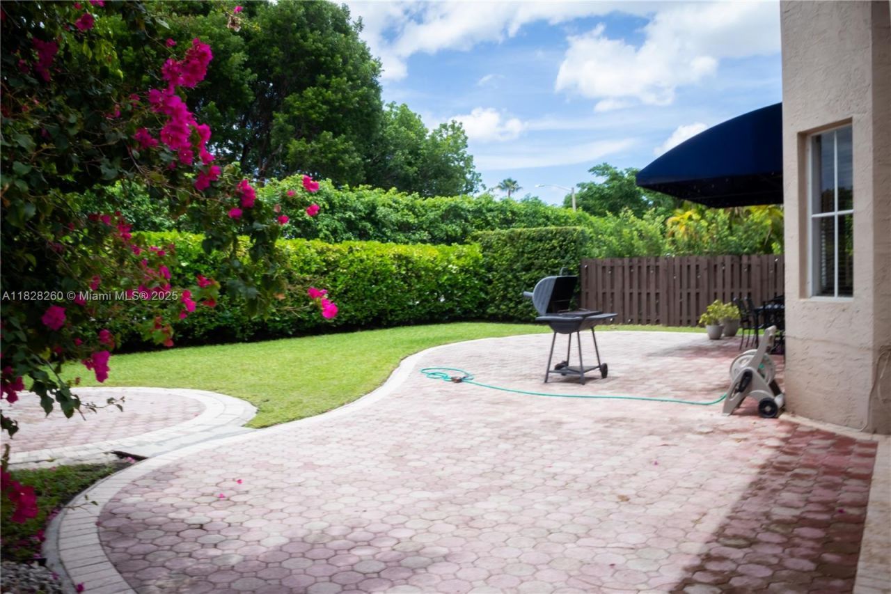 11153 NW 71st Ter, Doral, FL 33178 Photo