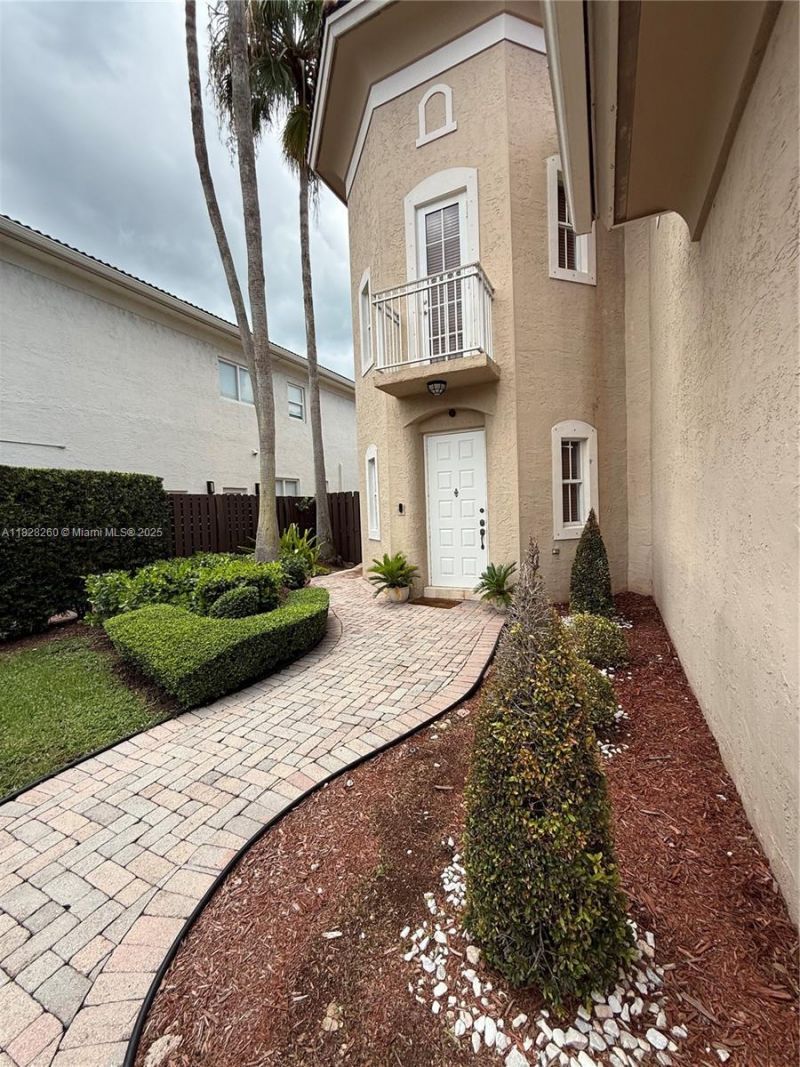 11153 NW 71st Ter, Doral, FL 33178 Photo