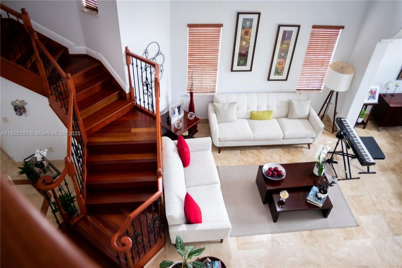 11153 NW 71st Ter, Doral, FL 33178 Photo