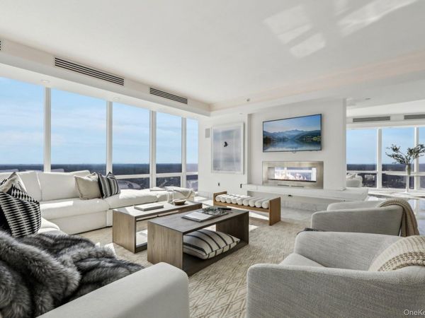 5 Renaissance Square, Unit PH41G, White Plains, NY 10601