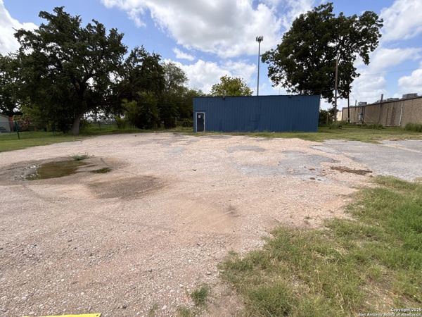 2501 19th, Hondo, TX 78861